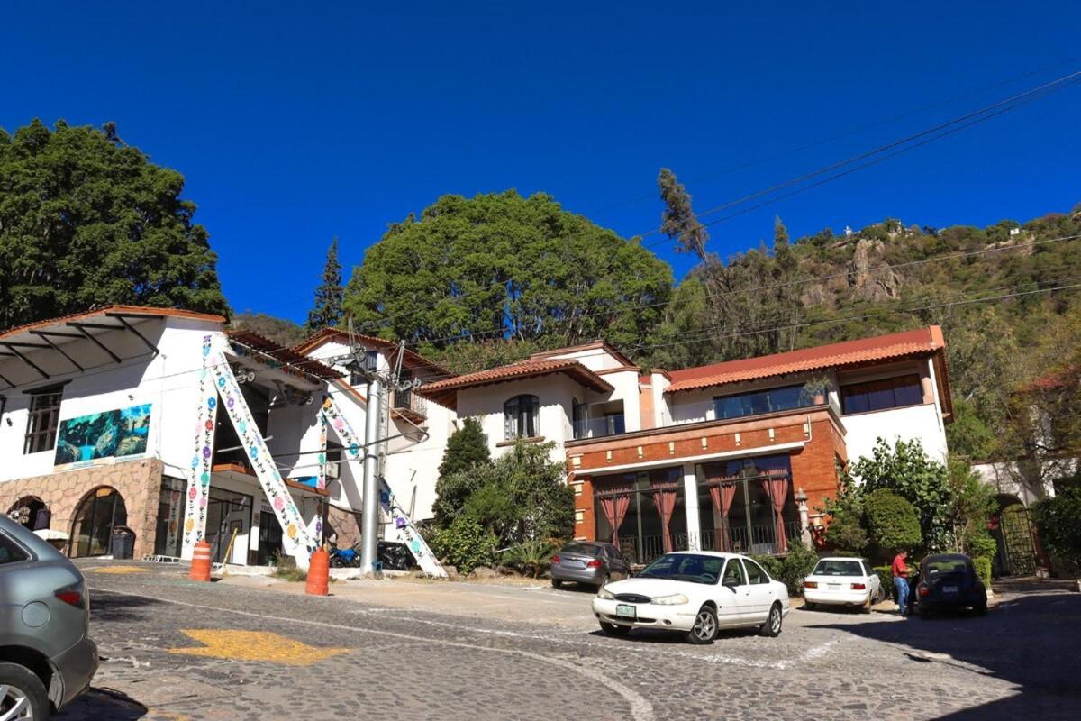 With Free Parking Taxco de Alarcón